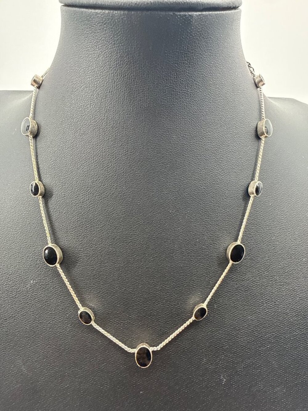 Vtg Silver Tone Black Onyx Oval Bezel Station Rope Chain Layering Necklace